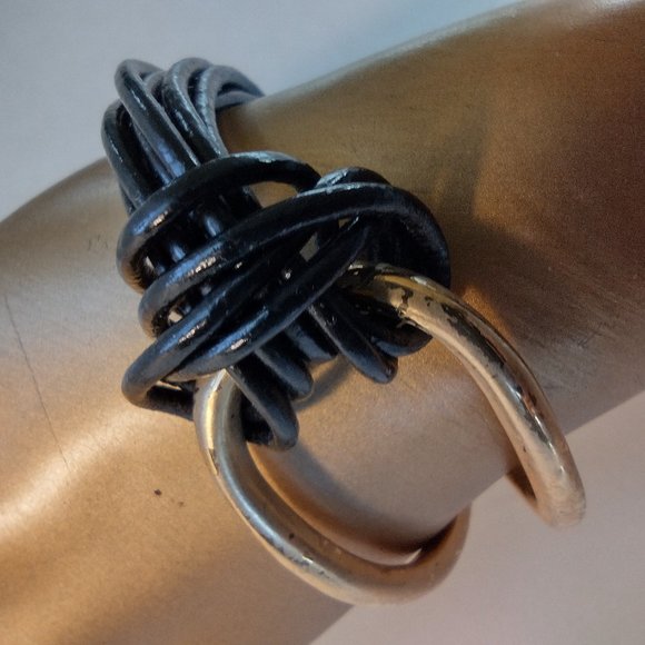 LEATHER & GOLD METAL BRACELET WITH MAGNETIC CLOSING - Picture 2 of 6